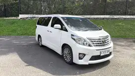 Toyota Alphard S 2015.