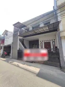 Di jual rumah plus kostan 2.5 lantai terawat lokasi dekat hotel Sherat
