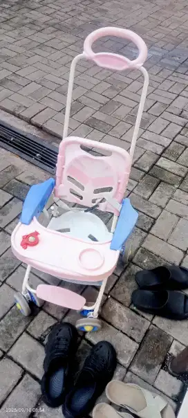 Stroller Bangku Lok Kemanggisan