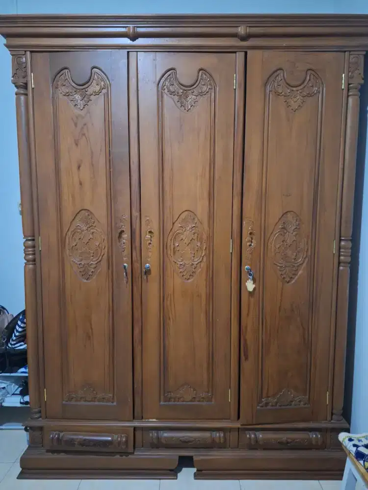 Di jual Lemari Jati Besar