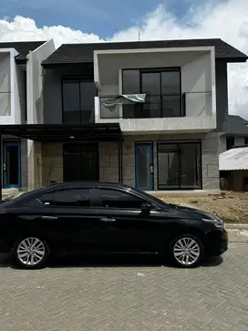 Disewa Rumah Hoek di Tatar Punawangi Kota Baru Parahyangan Bandung