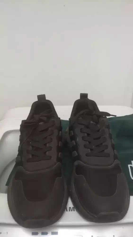 Sepatu Everbest Hitam