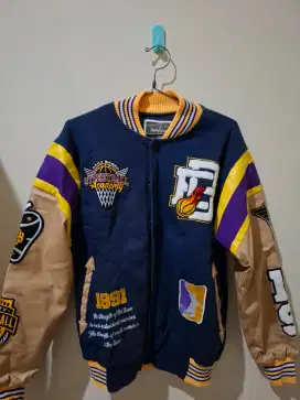 Jaket Varsity Unisex Ukuran M