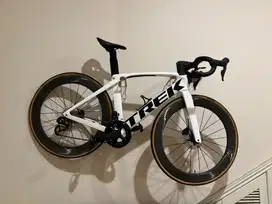 Trek Madone SL 6 Putih