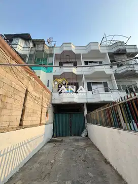 ANA RUMAH UK 4X25M PINGGIR JALAN RAYA JELAMBAR