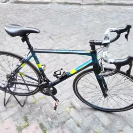 Sepeda balap polygon Stratos S4