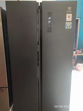 Kulkas electrolux side by side 2 pintu
