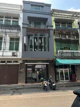 Ruko 3 Lantai Unfurnished Tol Boulevard Jl Pahlawan Seribu, Rawa Buntu