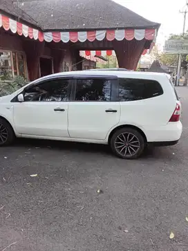 Nissan Grand livina 2012 Bensin