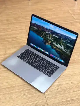 MacBook Pro 2016, 15 inch, 16/512