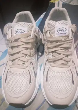 Sepatu dcln bekas rasa baru