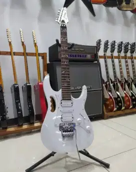 Ibanezj&m wh, Ibanez premium, Jackson omen, Paul redsmuth bl