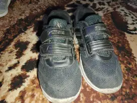 Sepatu anak sekolah sd