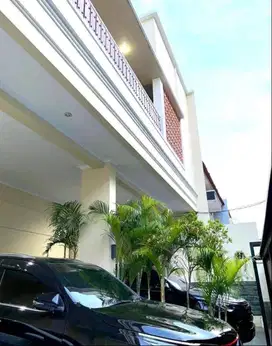 DIJUAL RUMAH BANGUNAN MASIH BARU ADA KOLAM RENANG CANTIK
