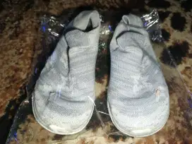 Sepatu anak sekolah tk