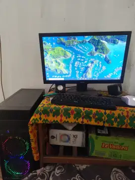 Komputer gaming Ryzen 3 3200G 
Ram 16gb