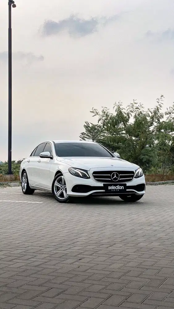 Mercedes Benz mercy E250 putih 2018 pemakaian pribadi low KM