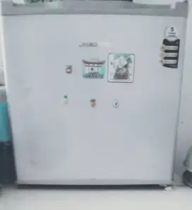 Kulkas changhong mini pemakaian baru 3 tahun
