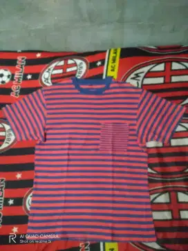Kaos salur Uniqlo