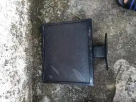 Di jual    5 buah monitor  dan 1 tv Samsung 32 inci murah aja