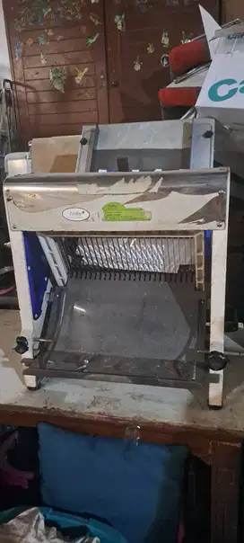 Mesin Pengiris Roti / Bread Slicer