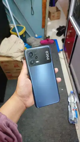 Poco x5 8/256 second
