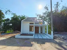 RUMAH DENGAN PINTU FULL JATI DAN MODEL KEKINIAN, cuman 300 jt an