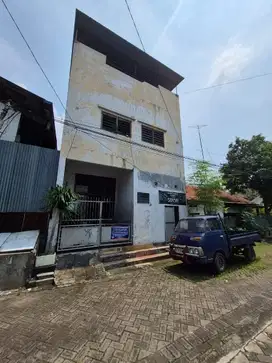 RUMAH DI JALAN TULUNGAGUNG V NO 1, GUNDIH, BUBUTAN SURABAYA