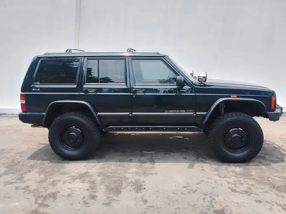 Jeep Cherokee country