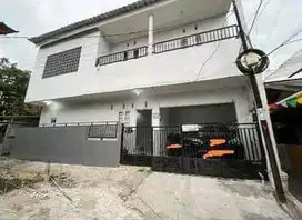 DiJual butuh cepat rumah 2 lantai di jakarta timur