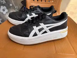 Sepatu Asics Gel