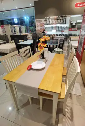 Set meja makan  kayu 4 kursi