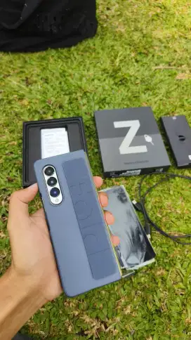 Samsung Z Fold 3 (Resmi SEIN)
Ram 12/256