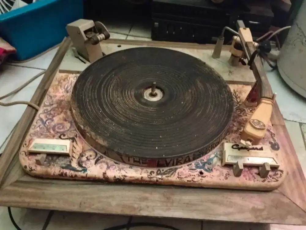Pemutar piringan hitam  merk garrard Made in england