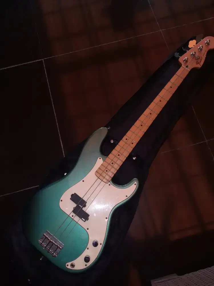 FENDER PRECISION BASS TIDEPOOL MADE IN MEXICO 2011