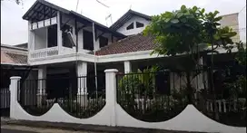 DiJual Cepat Rumah lama terawat Hook 2 lantai Siap Huni di Cikutra