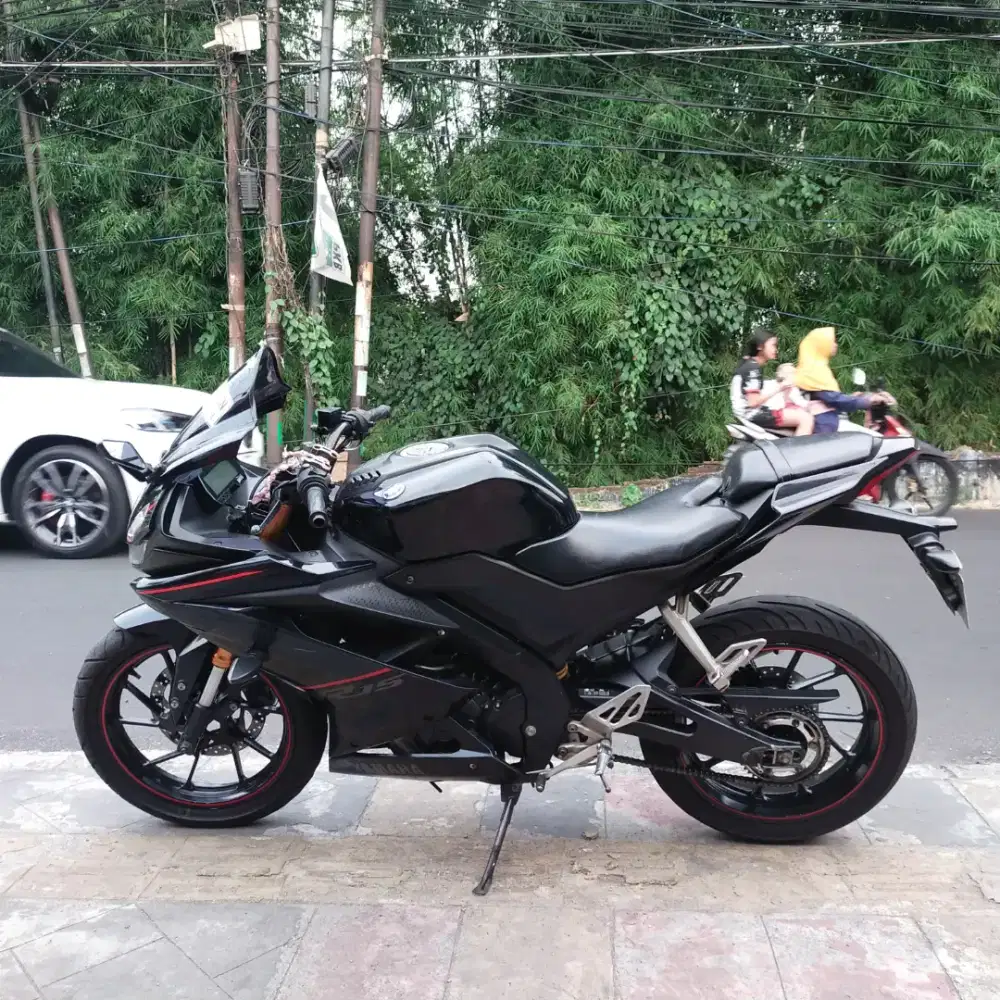 R15 V3 2018 -Hitam Bagus lengkap