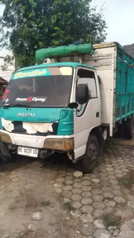 Truk Isuzu Elf macan tahun 2013,ban 6 pajak hidup