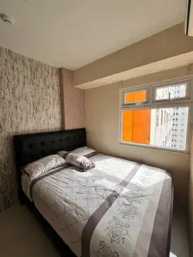 DISEWA APARTEMEN GREEN PRAMUKA 2 KAMAR FURNISH CHRYSANT INCLUDE IPL