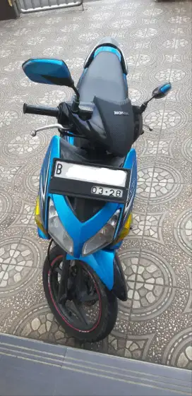 Dijual Motor Honda Vario warna Biru