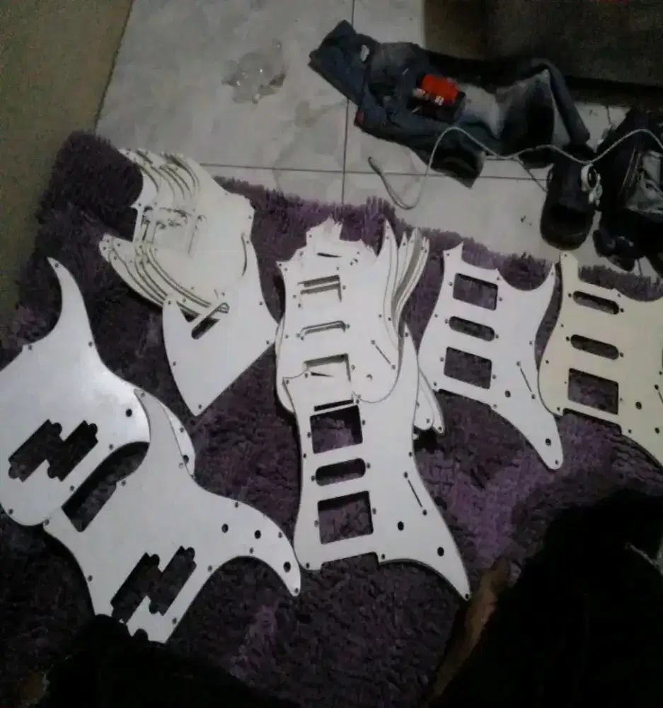 Gitar bass piguard original pabrik stok lama