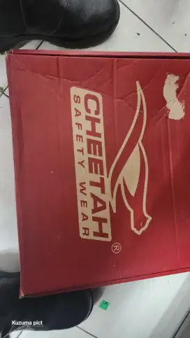 Sepatu safety merk cheetah