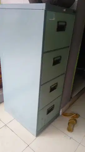 Lemari arsip 4 pintu