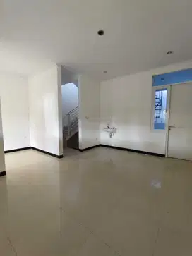 Disewakan Rumah 2 Lantai di Taman Kopo Indah TKI 5