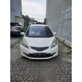 MOBIL SECOND JAZZ 2009 MATIC