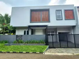 RUMAH BRAND NEW 3 LANTAI DI MALEO BINTARO SEKTOR 9 LOKASI STRATEGIS