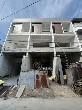 ANA RUMAH BARU UK 5X19M DI JELAMBAR