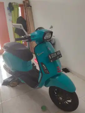 Vespa sprint s i-get abs biru