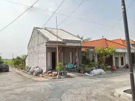 RUMAH DI KELURAHAN JATIREJO, TIKUNG LAMONGAN