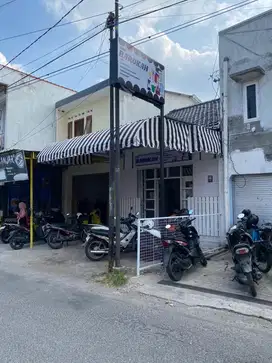 Kios / Ruko di jual lokasi ramai strategis